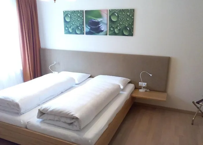 Der Loewen, Loewen Betriebs- Und Management Gmbh *